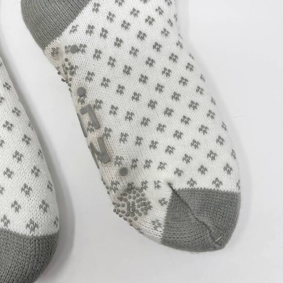 Muk Luks Fuzzy Crew Height Slipper Socks White Gray Non Skid Dots Cozy Warm - Picture 4 of 8